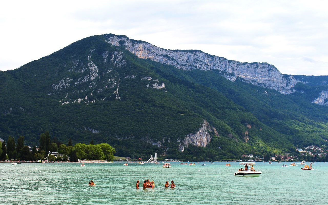 Location de paddle à Annecy : guide complet 2026